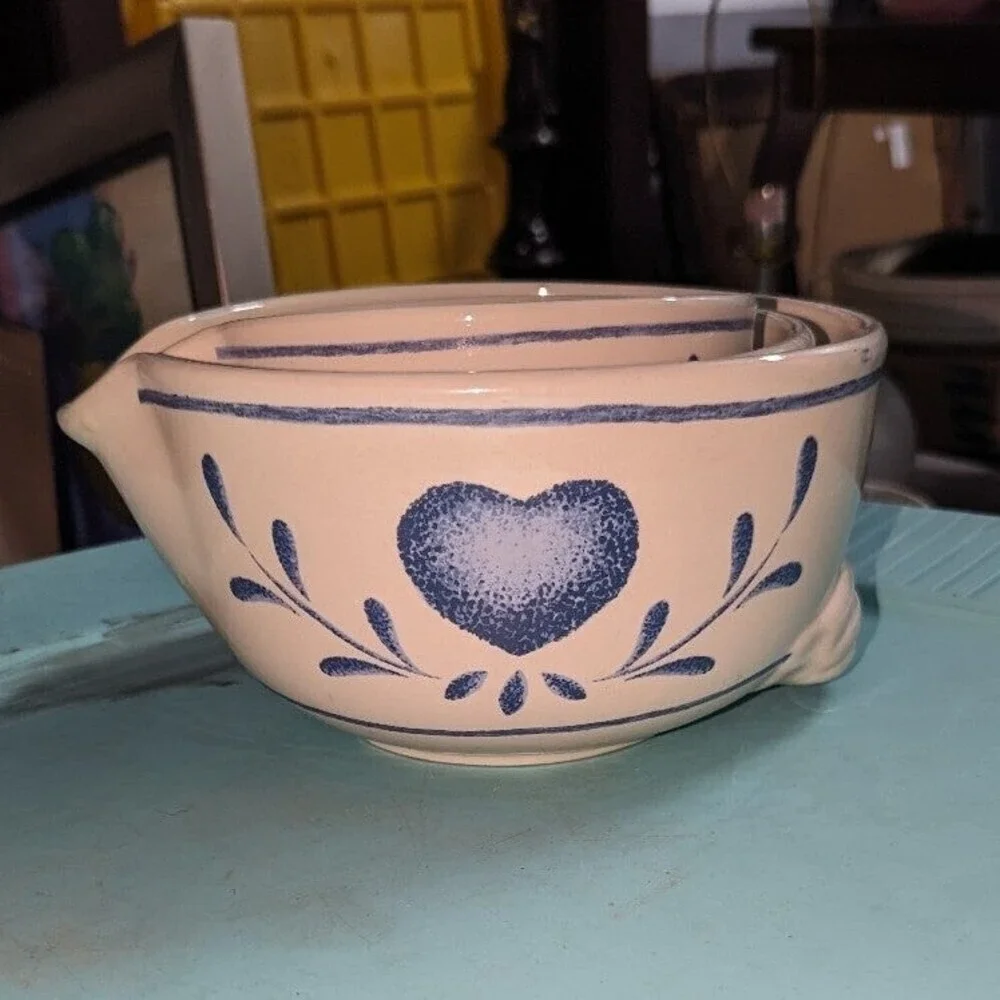 Vintage Set of 3 Nestling Batter Bows Stone‎ Wear Blue Hearts